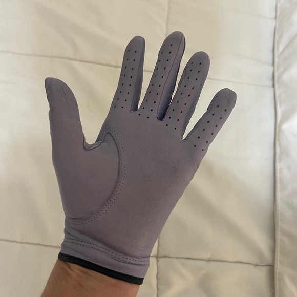 G/FORE Lavender Golf Glove - Picture 2 of 5